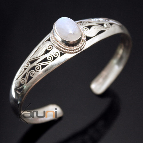 bijoux-ethniques-nepal-bracelet-en-argent-pierre-de-lune-newar.jpg bijoux-ethniques-nepal-bracelet-en-argent-pierre-de-lune-newar.jpg