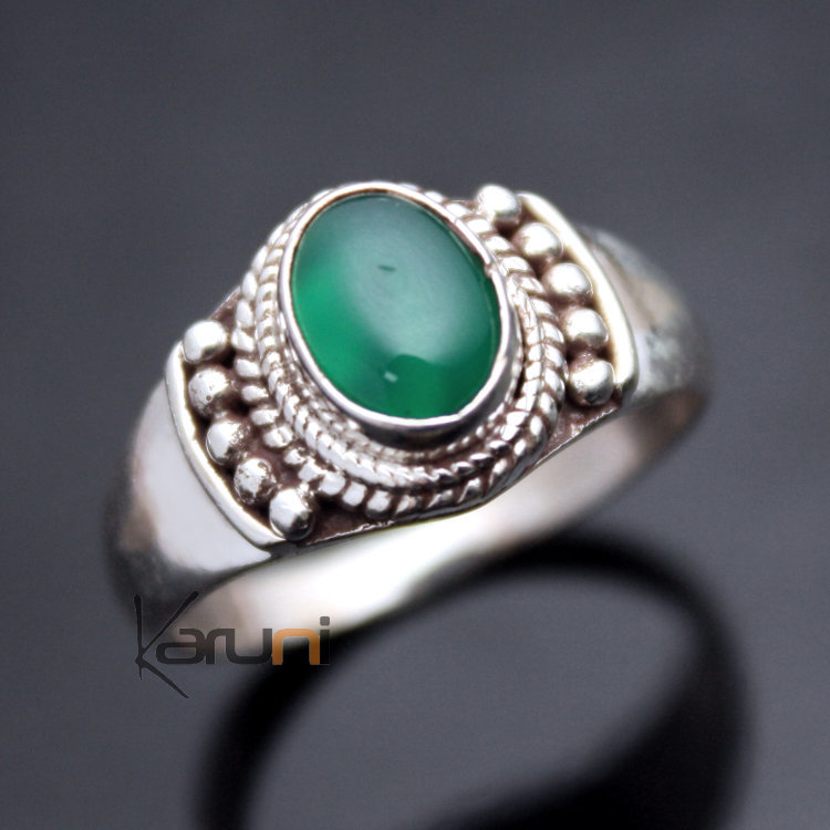 Bijoux Ethniques Indiens Bague en Argent et Onyx verte Ovale Népal Bijoux Ethniques Indiens Bague en Argent et Onyx verte Ovale Népal