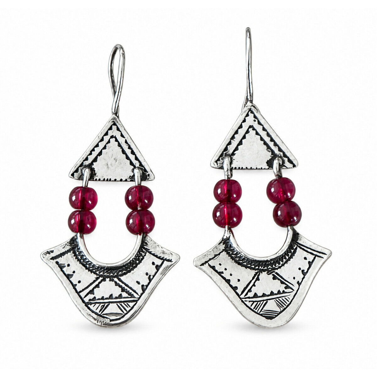 Boucles d'Oreilles Argent 925 & Perles Rouges � Pendants Grav&eacute;s Main