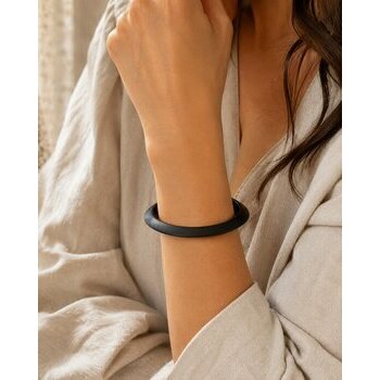 Bracelet Anneau �b�ne Port� � Jonc Noir L�ger Style Naturel