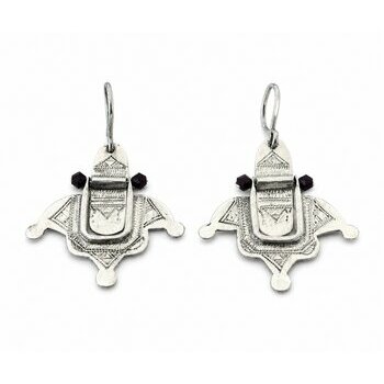 Boucles Touareg Argent 925 Agate Rouge – Pendants Artisanaux du Niger Bijou Touareg Argent 925 Gravé – Boucles Pendantes Artisanales du Niger