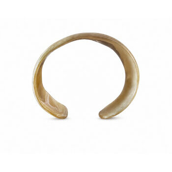 Bracelet Ouvert en Corne Blonde – Manchette Nacrée Fait Main Bracelet ouvert en corne – Jonc artisanal naturel vue de face