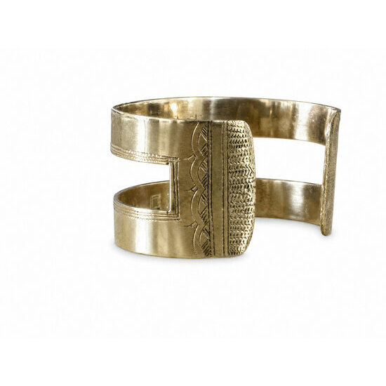 Bracelet Touareg en Laiton Gravé – Manchette Artisanale Signée Manchette Touareg en Laiton – Bracelet Gravé Main Vue de Profil