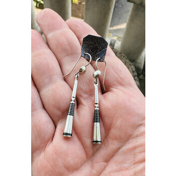 Boucles d'Oreilles Touareg Argent 800 et Ébène – Pendants Longs Gravés Main Boucles Touareg Artisanales en Main – Bijou Argent et Bois d’Ébène 5,5 cm