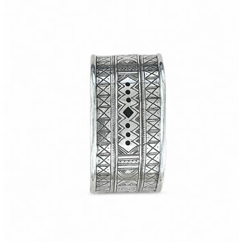 Bracelet Touareg Argent 925 Bijou d'exception – Manchette Gravée Signée Bracelet Touareg Large en Argent – Détail des Gravures Géométriques Manuelles