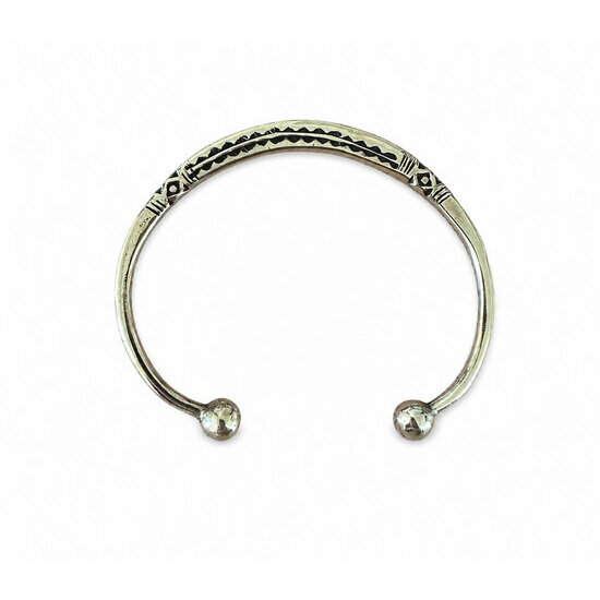 Jonc Touareg Fin en Laiton – Bracelet Ouvert Gravé Main Bracelet Laiton Réglable 6,5 cm – Vue Intérieure du Jonc Touareg