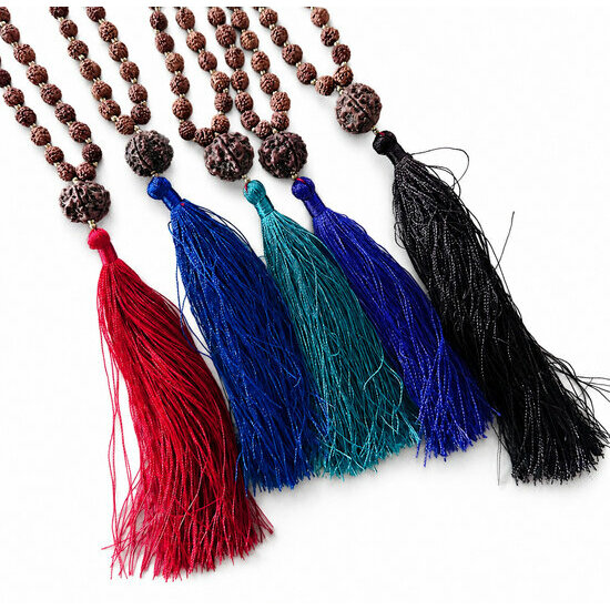Mala en Graines Naturelles de Rudraksha � D�tail Perles et Pompon