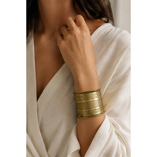 Manchette Large Touareg en Laiton � Bracelet Grav� Artisanal Port�