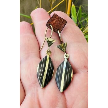 Boucles d�Oreilles Bois et Laiton Fait Main � Pendants Feuille 5 cm