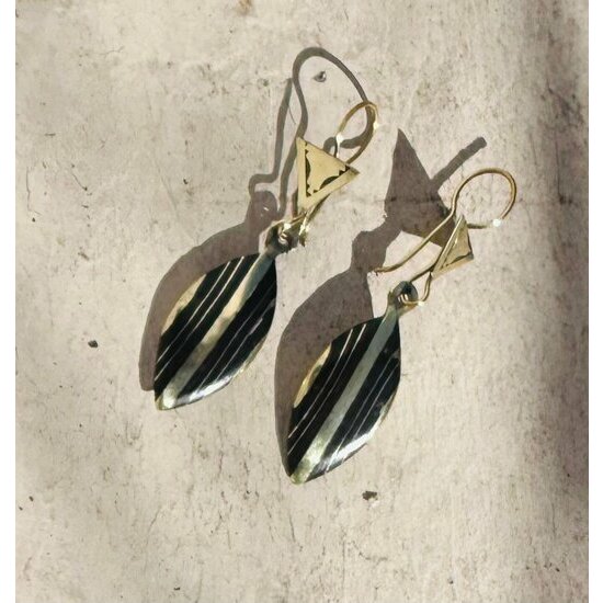 Boucles Pendantes en Bois d��b�ne � Bijou Feuille Noir et Dor�