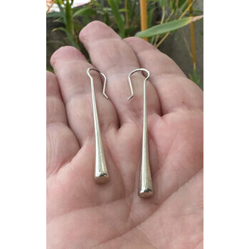 Boucles d'Oreilles Longues Argent 700 – Pendants Minimalistes Faits Main Boucles d’Oreilles Argent 700 Fait Main – Pendants Longs 6,5 cm