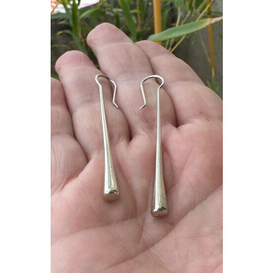 Boucles d'Oreilles Longues Argent 700 – Pendants Minimalistes Faits Main Boucles d’Oreilles Argent 700 Fait Main – Pendants Longs 6,5 cm