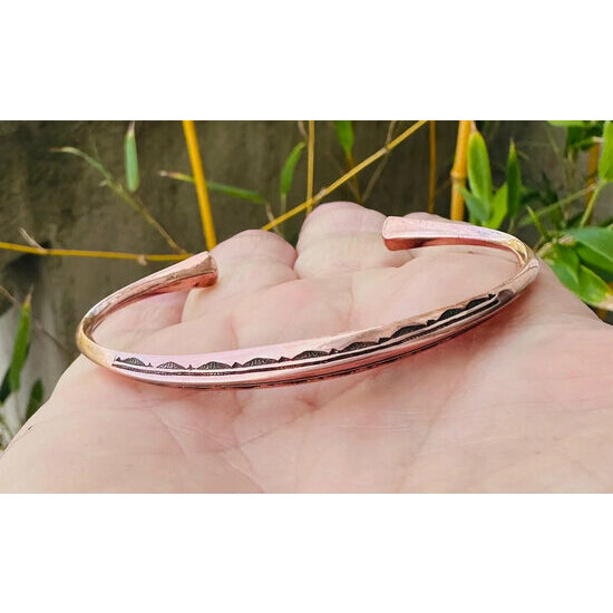Bracelet Cuivre Massif Gravé Main – Jonc Réglable Bien-Être Bracelet Cuivre Massif Gravé Main – Bijou bien être Réglable