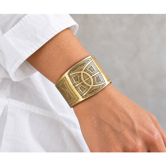 Bracelet Large Dor� Femme Port� � Manchette Art D�co R�glable