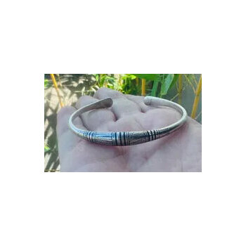 Bracelet Noir & Argent – Jonc Fin Graphique Réglable Fait Main Bracelet Argent et Ébène Fait Main – Bijou Unisexe Noir et Argent