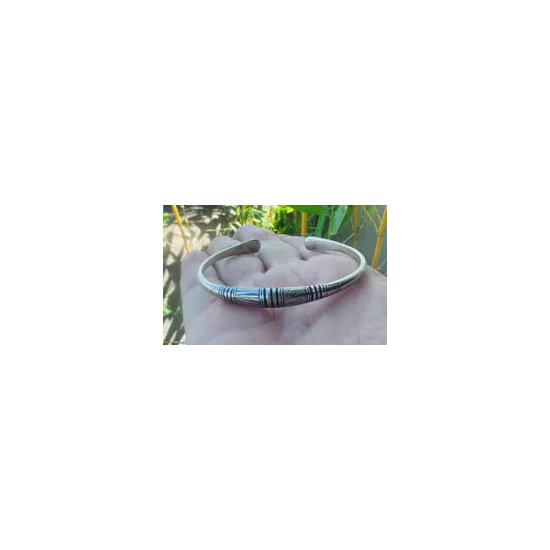 Bracelet Noir & Argent – Jonc Fin Graphique Réglable Fait Main Bracelet Argent et Ébène Fait Main – Bijou Unisexe Noir et Argent