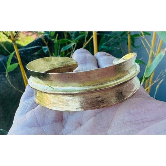 Bracelet Peul Fulani Doré – Manchette Africaine Réglable Fait Main Bracelet Fulani Fait Main – Manchette Peul Dorée Artisanale