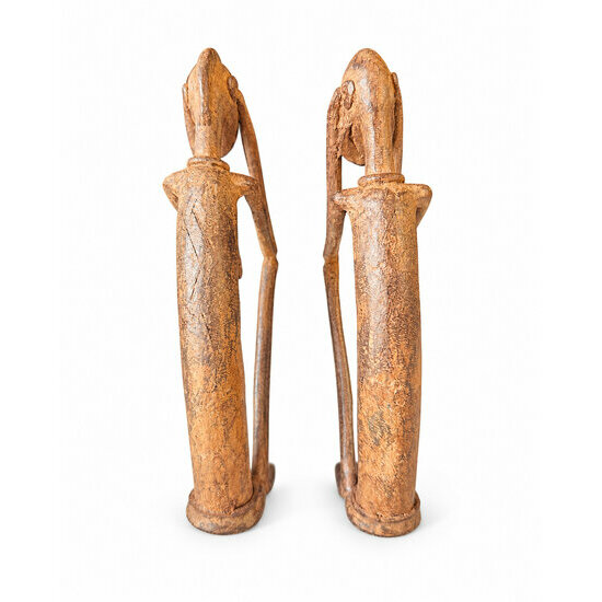 Couple Dogon en laiton patine bronze – Deux statuettes assises, 18 cm Couple Dogon fait main en laiton à patine bronze – Vue de dos