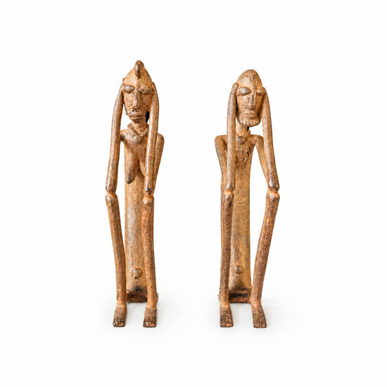 Couple Dogon en laiton patine bronze – Deux statuettes assises, 18 cm Couple Dogon en laiton à patine bronze, deux personnages assis vus de face