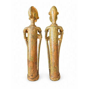 Paire de statuettes Dogon en laiton patine bronze – Couple assis, 18 cm Statuettes Dogon faites main en laiton, 18 cm – Vue de dos