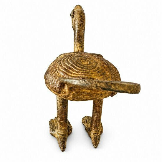 Calao d�coratif en bronze � Vue arri�re, ailes en relief et queue relev�e