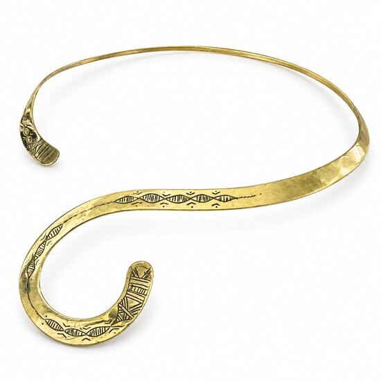 Collier torque asymétrique en laiton – Ras-du-cou gravé main Collier ras-du-cou ouvert en laiton gravé main – Vue en perspective
