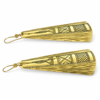 Grandes boucles d'oreilles en laiton gravé main – Pendantes 10 cm Longues boucles d’oreilles en laiton – Vue à plat des gravures et des crochets