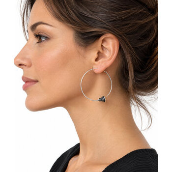 Créoles touareg argent 925 et ébène – Faites main, diamètre 5 cm Créoles argent 925 et ébène de 5 cm – Boucle touareg portée