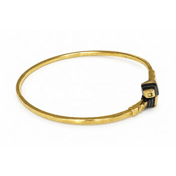 Bracelet jonc croisé laiton et ébène – Réglable, fait main Jonc ouvert doré et noir fait main – Vue latérale du bracelet
