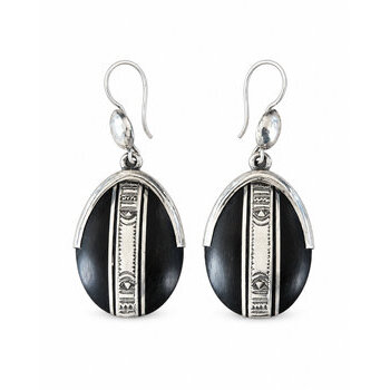 Boucles d'oreilles ovales ébène et argent 925 – Touareg, 6 cm Bijoux touareg en argent 925 – Détail des motifs sur les pendants en ébène