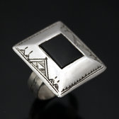 Bijoux Touareg Ethniques Bague en Argent et Onyx Noir 04 Grand Rectangle Grav