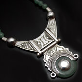 Bijoux Touareg Ethniques Collier Pendentif en Argent et Jade 02 - KARUNI 