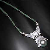 Bijoux Touareg Ethniques Collier Pendentif en Argent et Jade 02 - KARUNI 