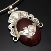 Bijoux Touareg Ethniques Africains Collier Pendentif en Argent et Pierre Agate Rouge 03 Ovale Tte de Desse