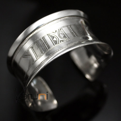 Bracelet Manchette en Argent Concave Gravée 02