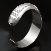Bijoux Touareg Ethniques Bracelet en Argent large bomb grav 02 b