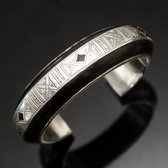 Bijoux Touareg Ethniques Bracelet en Argent et Ebne Large Grav 04 Bomb