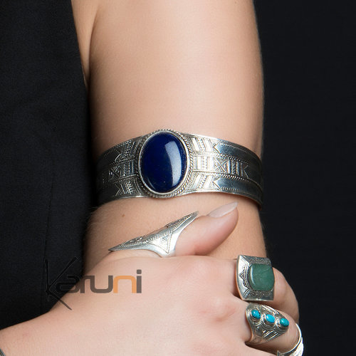 Bijoux Touareg Ethniques Bracelet en Argent et Agate ovale bleue Large grav - KARUNI d