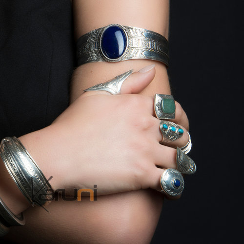 Bijoux Touareg Ethniques Bracelet en Argent et Agate ovale bleue Large grav - KARUNI e