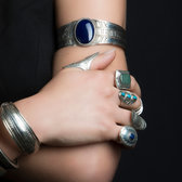 Bijoux Touareg Ethniques Bracelet en Argent et Agate ovale bleue Large gravé - KARUNI e