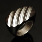 Bijoux Touareg Ethniques Bague Argent en Bois Ebne Ovale Ray 01 - KARUNI