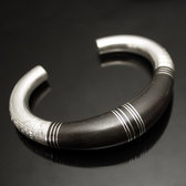 Bijoux Ethniques Touareg Bracelet en argent et bois d'bne Jonc Rond Design Karuni 04 b