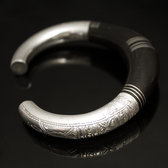 Bijoux Ethniques Touareg Bracelet en argent et bois d'bne Jonc Rond Design Karuni 04 c