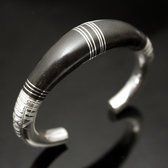Bijoux Ethniques Touareg Bracelet en argent et bois d'bne Jonc Rond Design Karuni 04