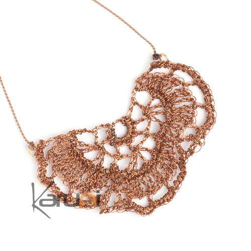 Bijoux Tendance Créateur Collier en Fil de Métal Crocheté Wire Crochet Fleur Cuivre Mahatsara Fantaisie Design