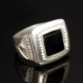 Bijoux Touareg Ethniques Bague en Argent et Onyx Noir 21 Chevalire Carre