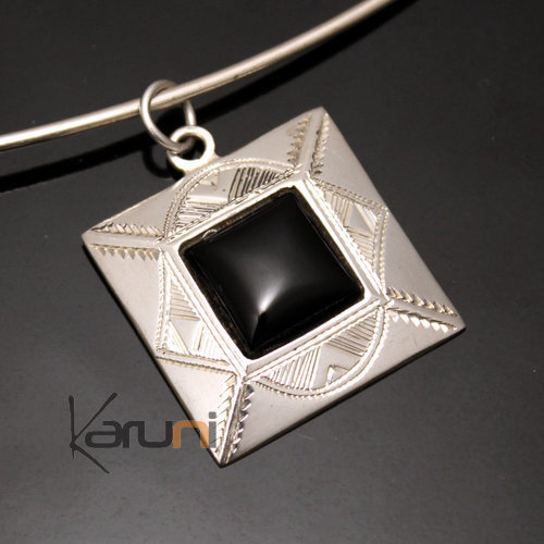 Collier Pendentif en Argent et Pierre Onyx Noir 19 Petit Carré Gravé