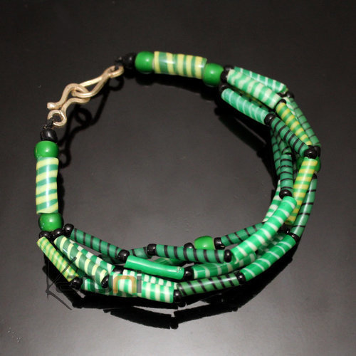 Bracelets Multi-Rangs JOKKO en Plastique Recyclé Perles Coupé-Coupé Vert