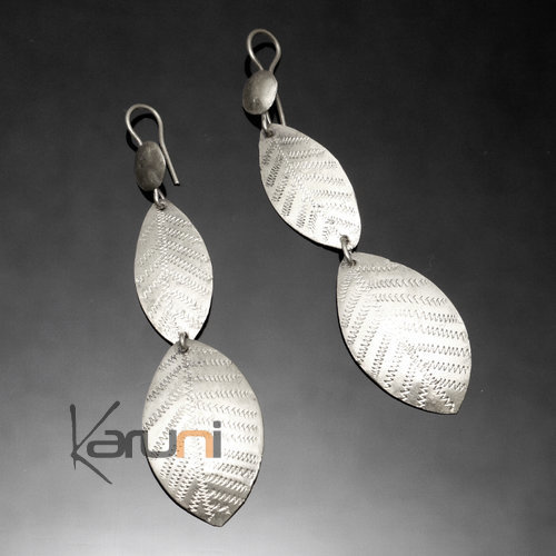 Boucles d'Oreilles Peul Fulani Mali 117PT Plaqué Argent Pendant Deux Feuilles Gravées