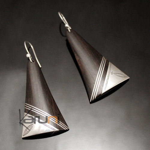 Boucles d'Oreilles en Argent et Ebène 143 Grand Triangle Long Gravé